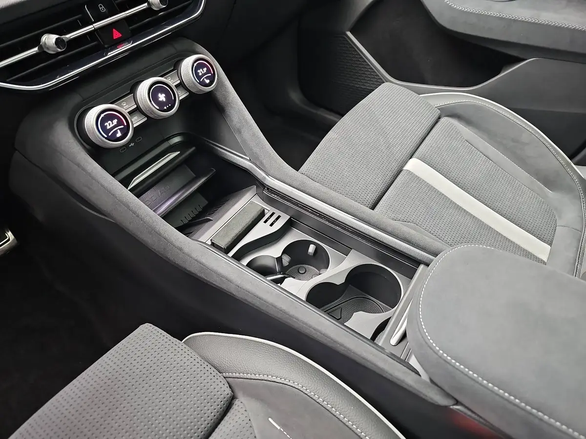 SKODA KODIAQ 1.5 TSI DSG SPORTLINE NAVI LED PANO 7-SITZE KAMERA