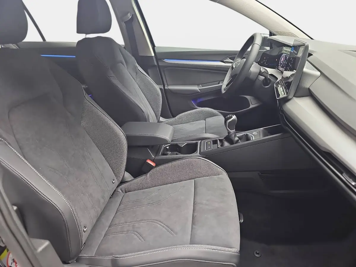 VW GOLF VIII 1.5 TSI LIFE LED ACC KAMERA AHK LM17