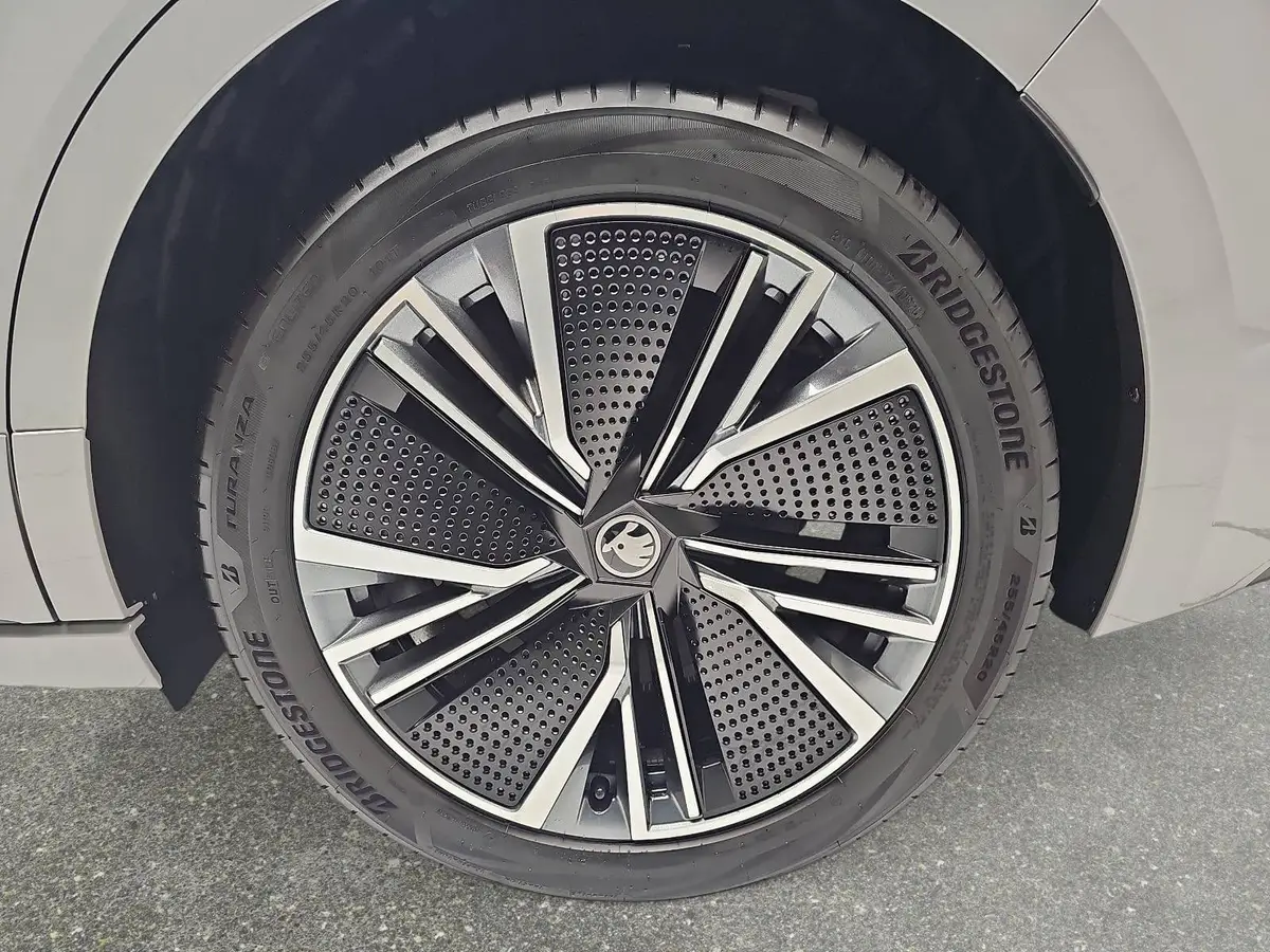 SKODA ENYAQ COUPE 85 SELECTION 82KWH AHK PANO