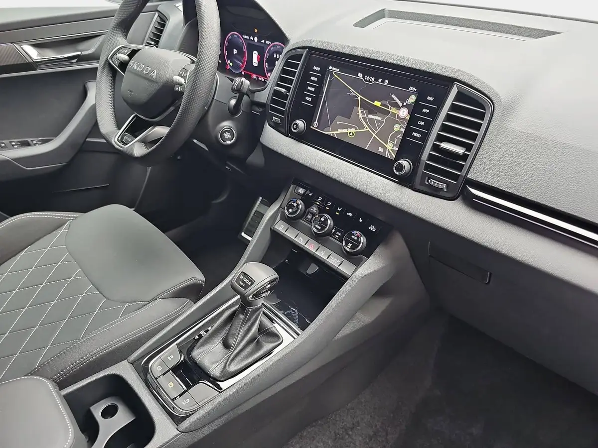 SKODA KAROQ 2.0 TSI DSG SPORTLINE 4X4 AHK PANO