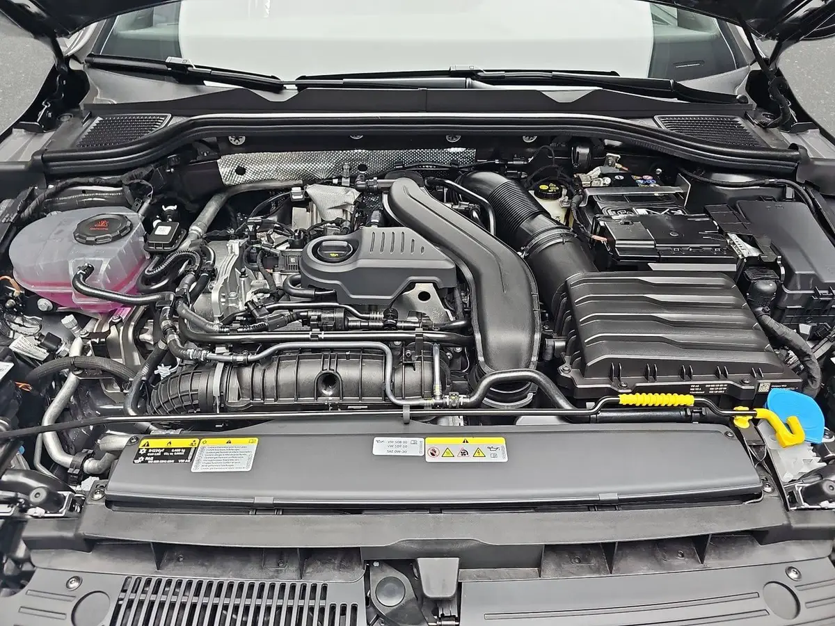VW GOLF 1.5 ETSI DSG VIII R-LINE NAVI MATRIX-LED