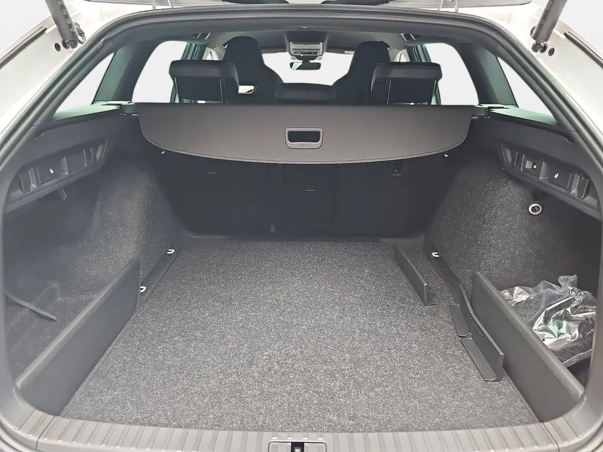 SKODA OCTAVIA COMBI 2.0 TDI DSG SPORTLINE NAVI LED