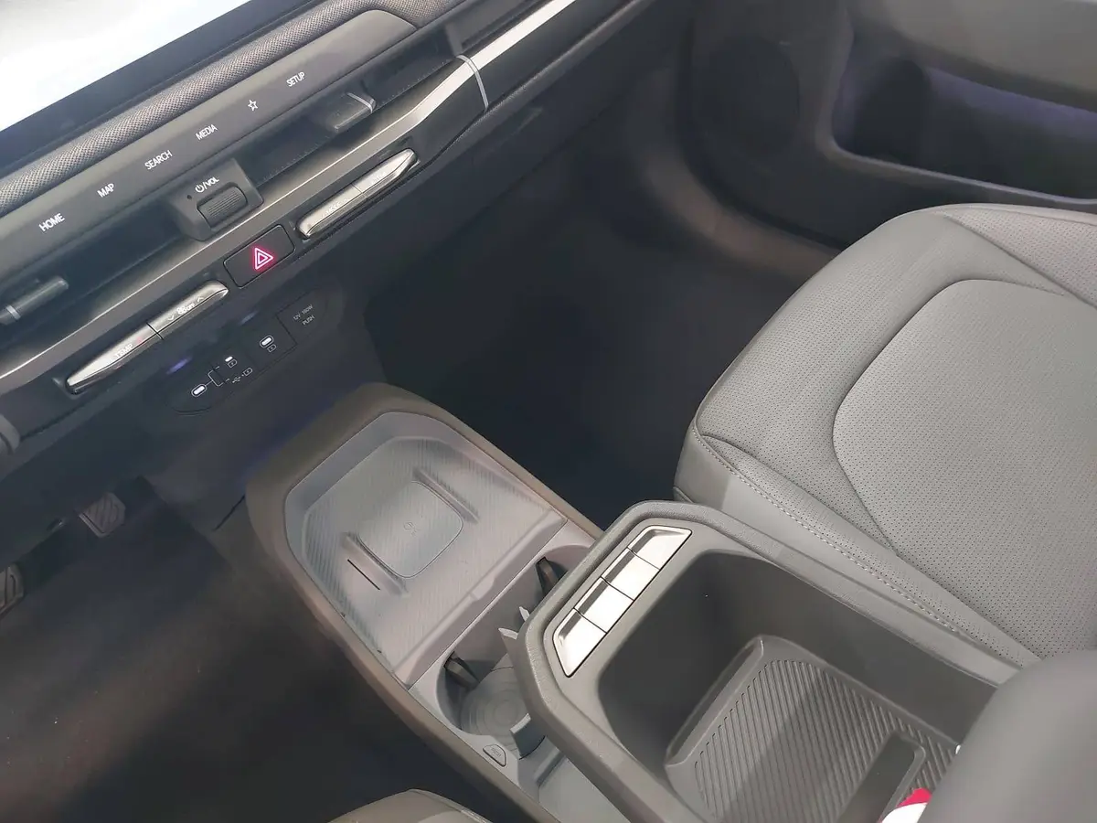 KIA EV3 81.4 KWH EARTH MJ26 WINTER BUSIN. UPGRADE DRIVEWISE-PARK DESIGN SOUND