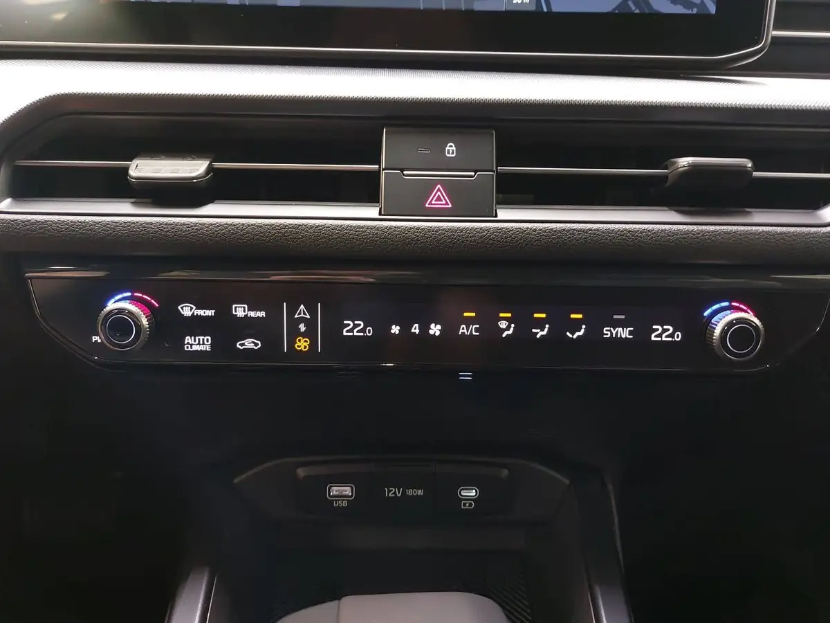 KIA XCEED 1.6 T-GDI 180 DCT SPIRIT MJ27 SOUND SITZ ADVANCED