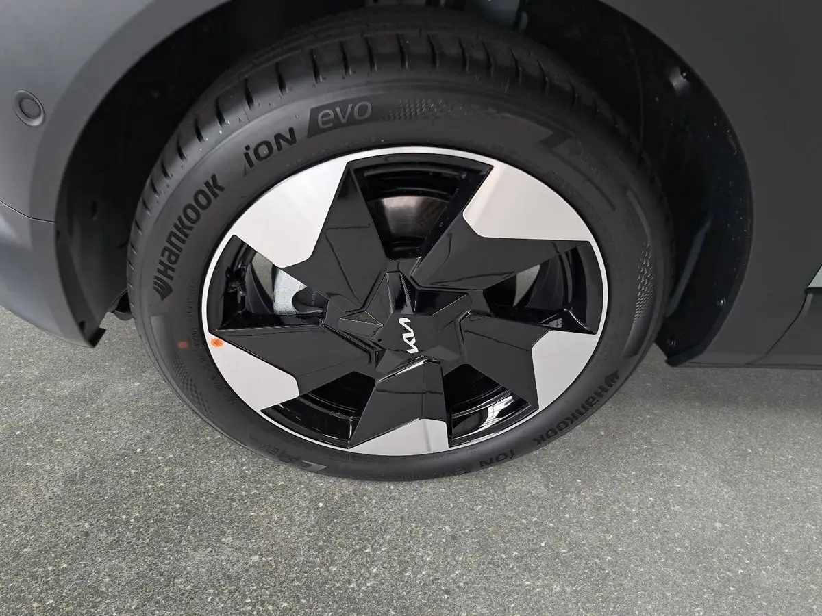 KIA EV2 61.0 KWH EARTH MJ27 4SITZE WINTER-CONNECT TECHN DRIVEWISE-PARK DESIGN
