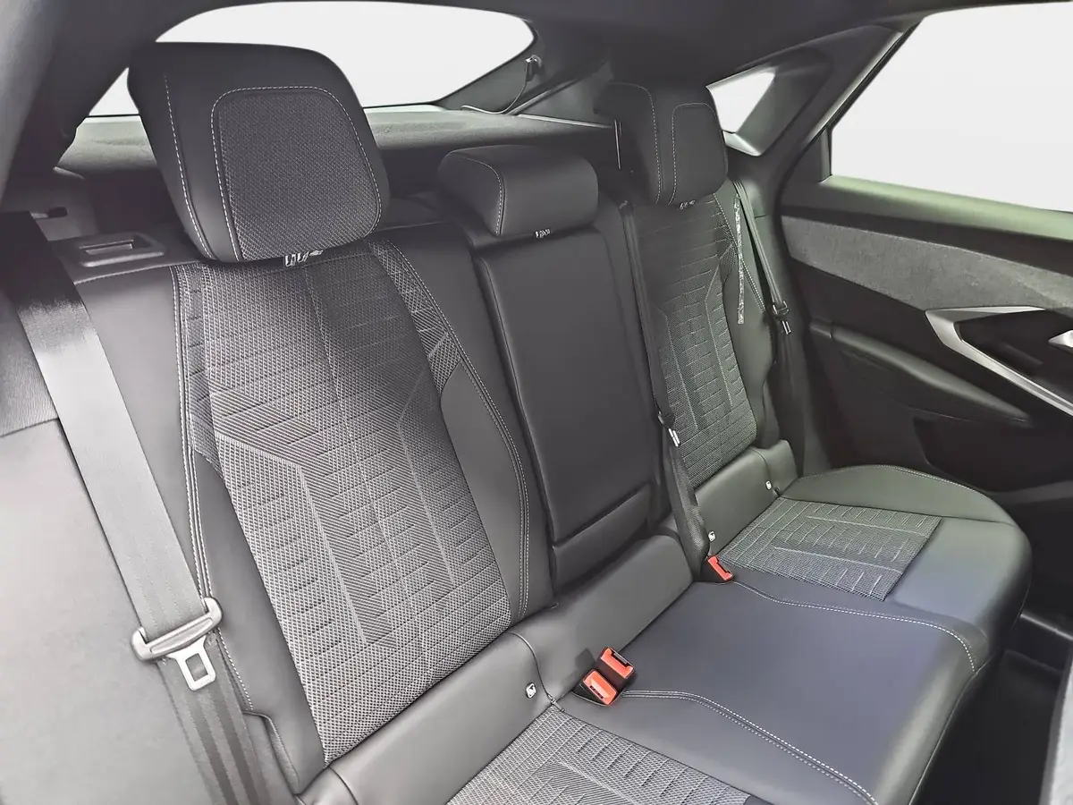 PEUGEOT 3008 1.2 HYBRID 145 E-DSC6 GT NAVI KLIMA LED AHK LM19