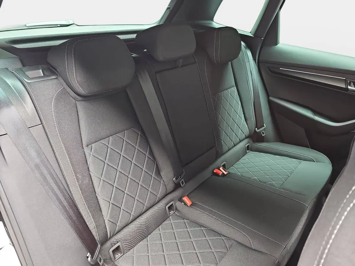 SKODA KAROQ 1.5 TSI DSG SPORTLINE NAVI LED-MATRIX PANO CANTON 