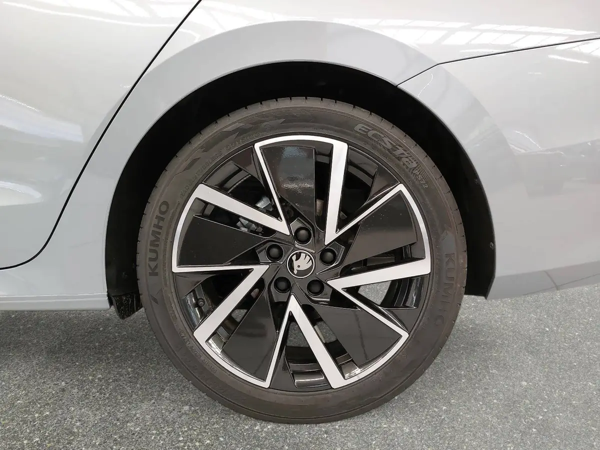 SKODA OCTAVIA COMBI 2.0 TDI DSG SPORTLINE NAVI LED