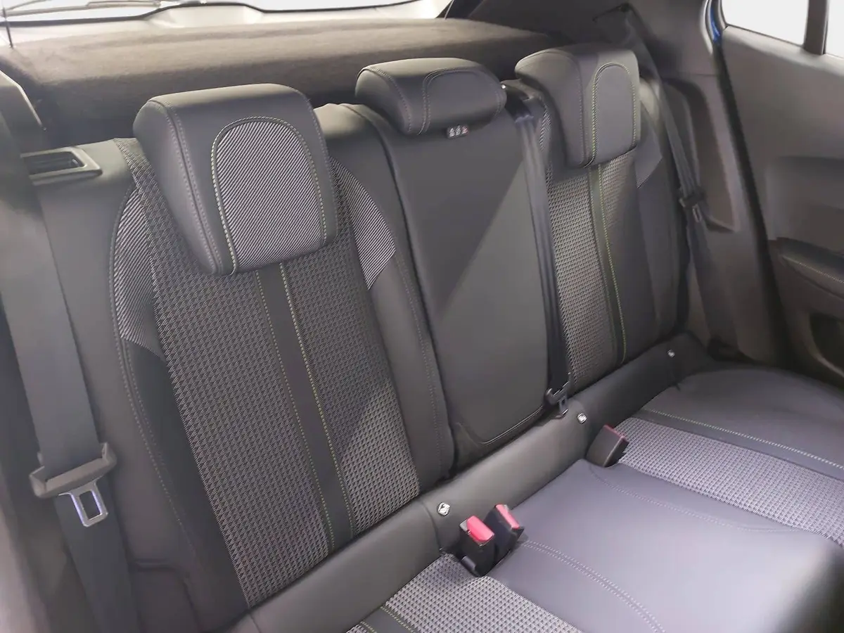 PEUGEOT 2008 1.2 PURETECH GT AHK ACC P-ASSIST