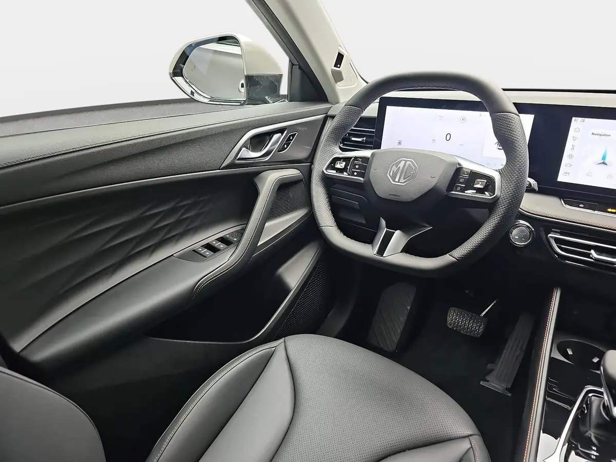 MG HS 1.5 HYBRID+ MY25.5 LUXURY LEDER 360-GRAD-KAMERA 19-ZOLL-LM