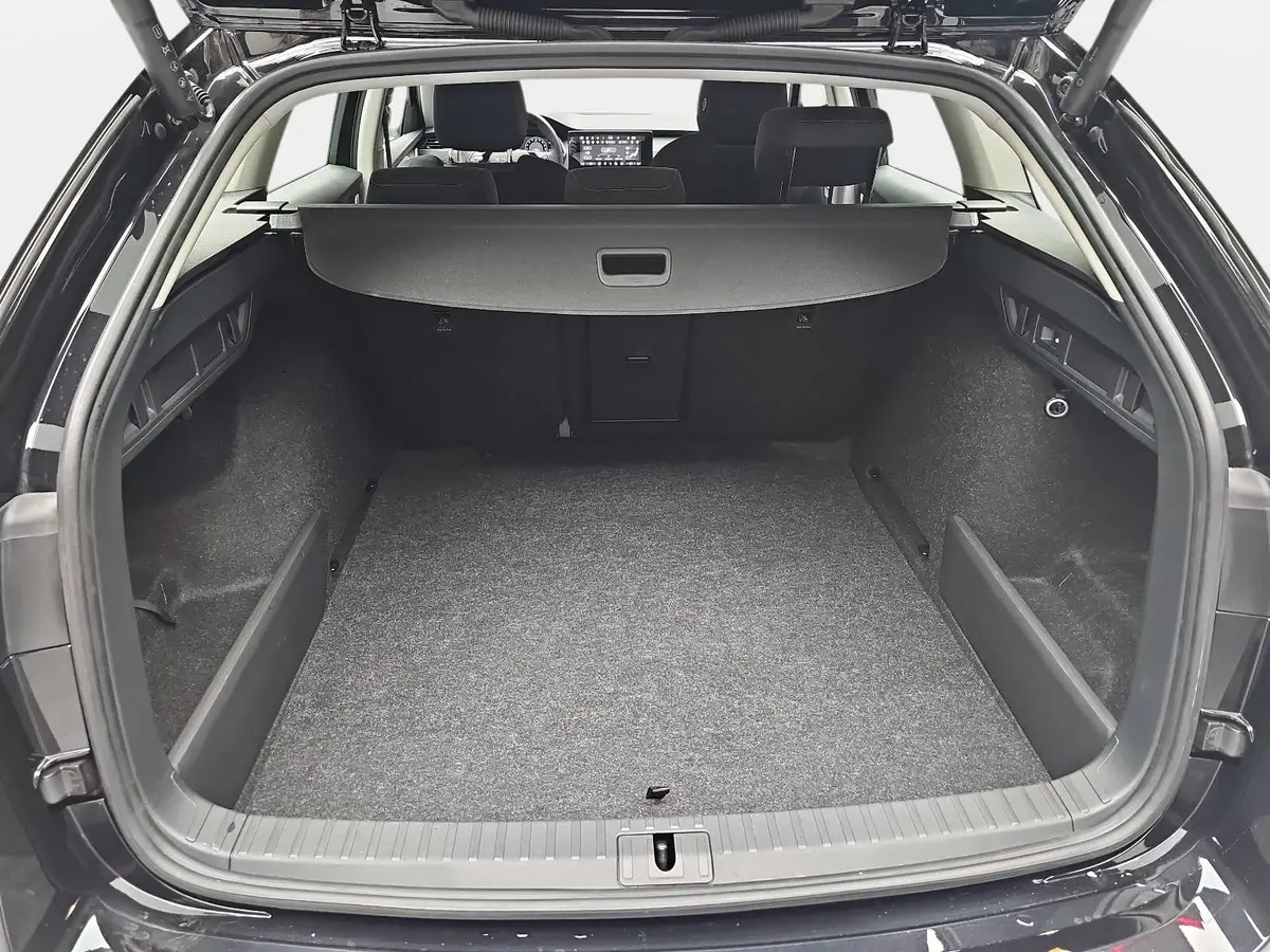 SKODA OCTAVIA COMBI 1.5 TSI DSG SELECTION LED AUDIO WINTER EL.HECKKL. 