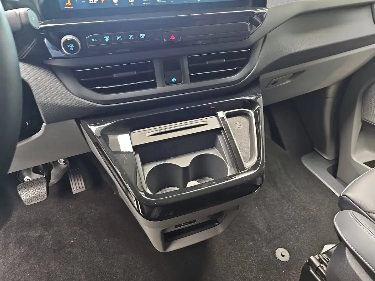 FORD TOURNEO CUSTOM 2.0 ECOBLUE AUTO. L1 TITANIUM X NAVI LED AHK