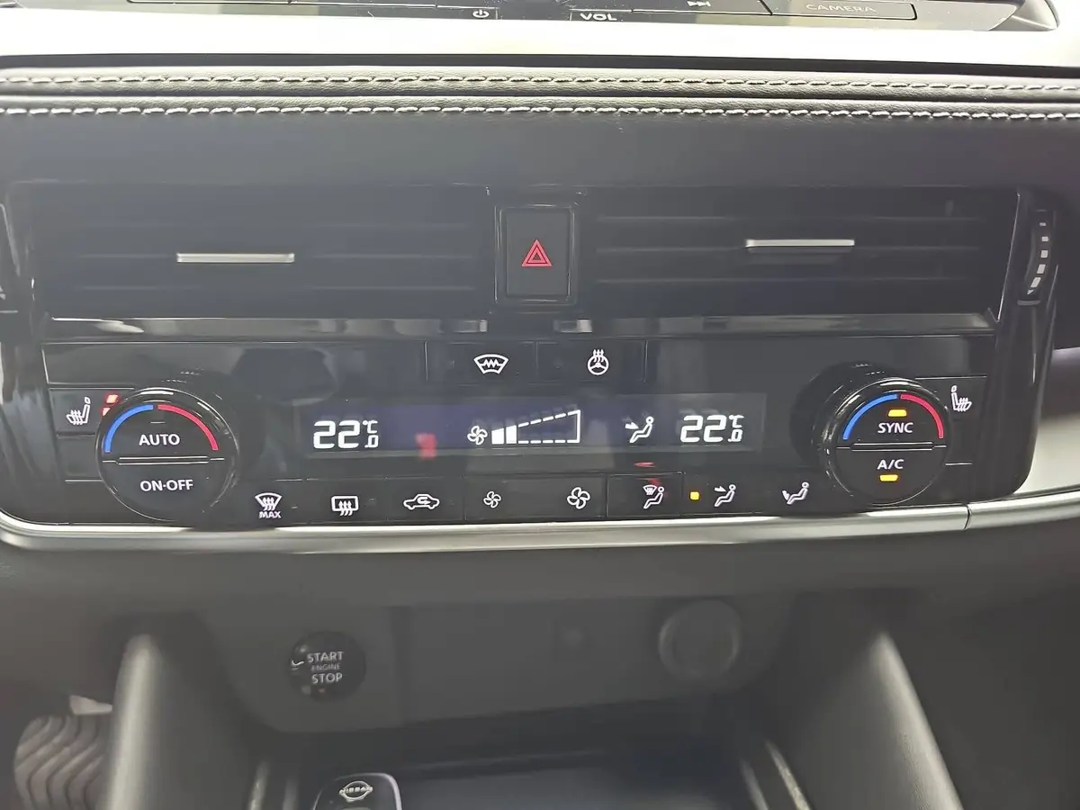 NISSAN QASHQAI 1.3 DIG-T XTRONIC N-CONNECTA PANO WINTER