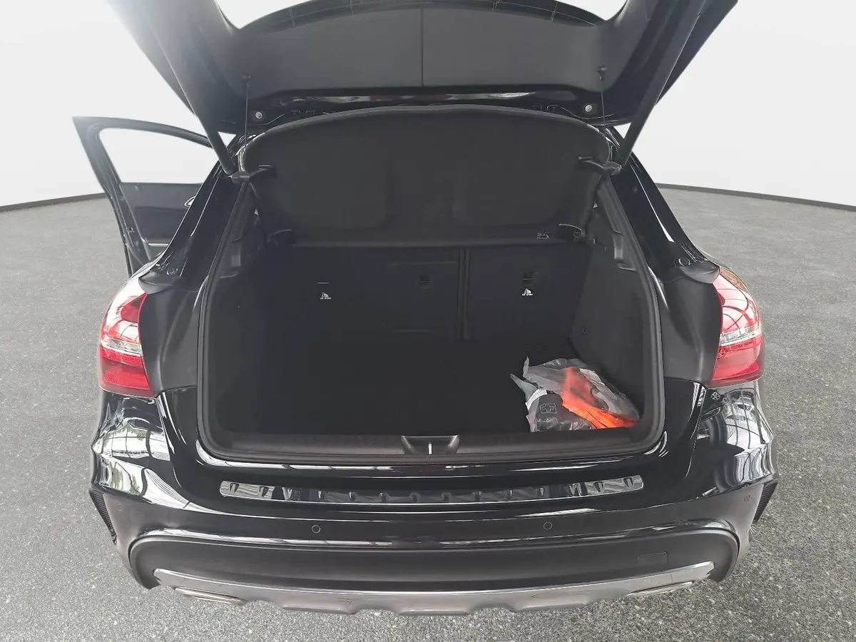 MERCEDES-BENZ GLA 250 AUTO. AMG LINE 4MATIC NAVI