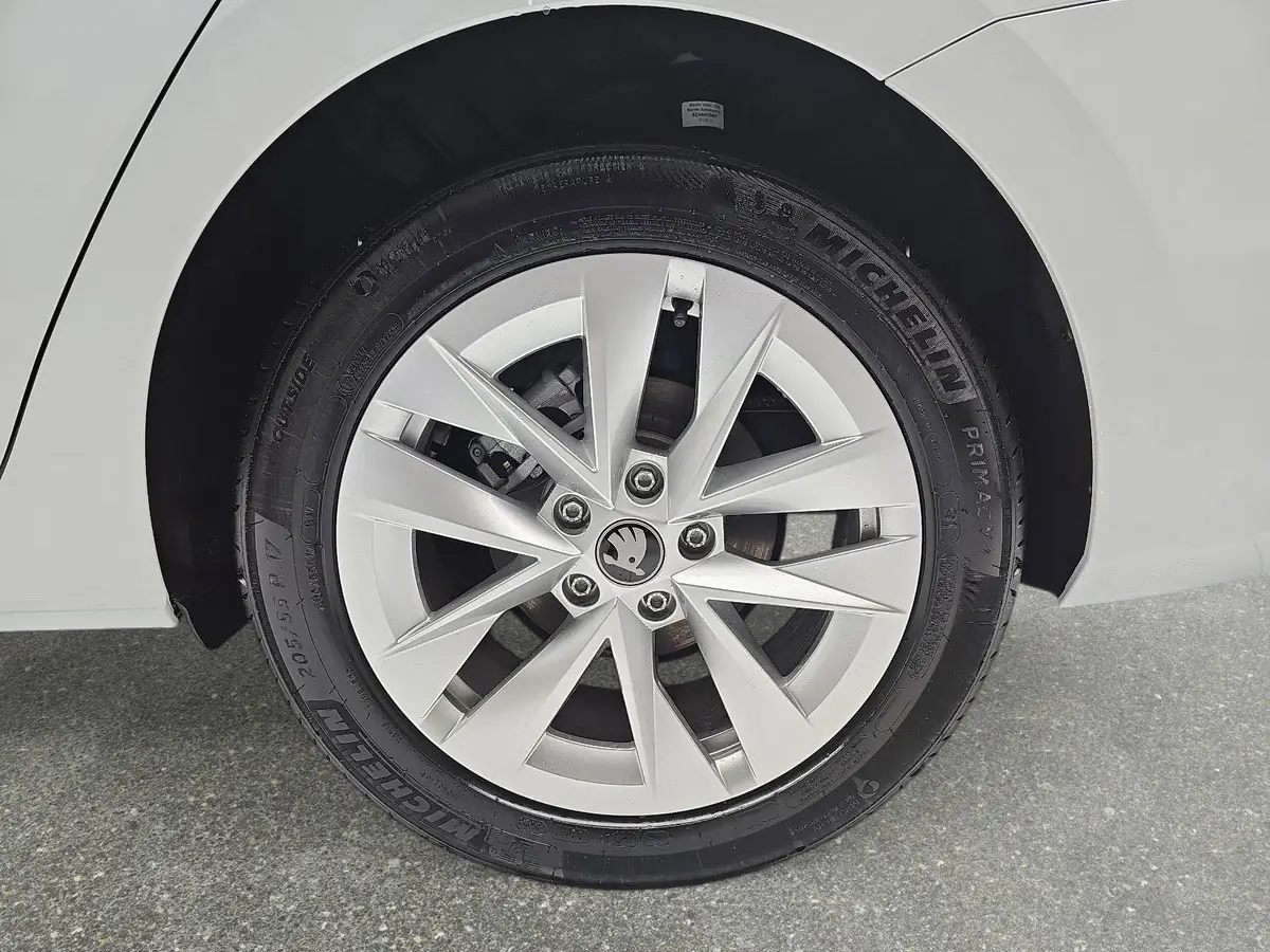 SKODA OCTAVIA COMBI 1.5 TSI E-TEC DSG SELECTION NAVI LED ACC WINTER AH