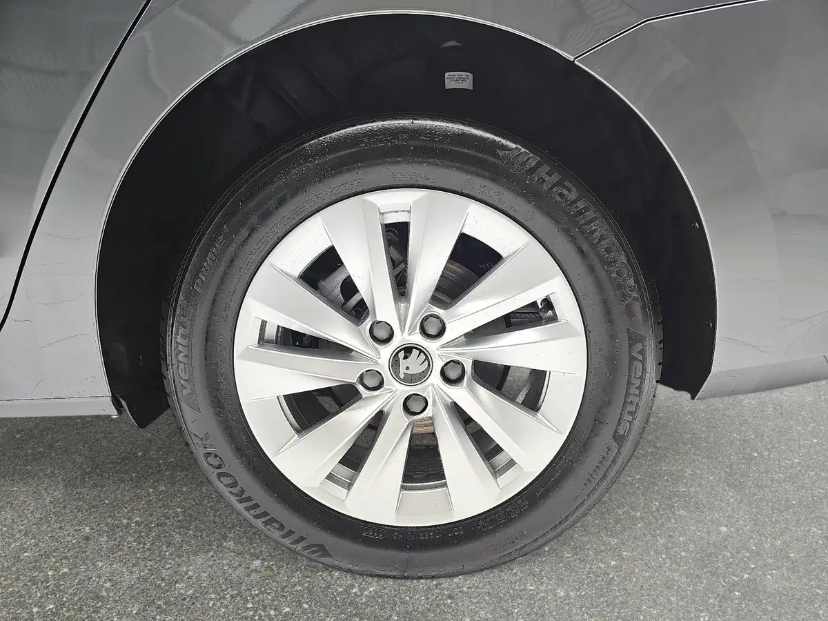 SKODA OCTAVIA COMBI 1.5 TSI DSG 130 JAHRE KLIMAAUTO LED SMARTLINK KAME