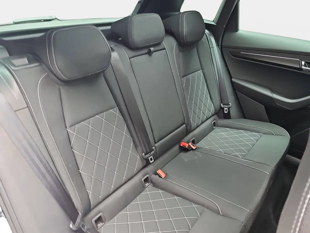 SKODA KAROQ 2.0 TDI DSG SPORTLINE 4X4 NAVI LED