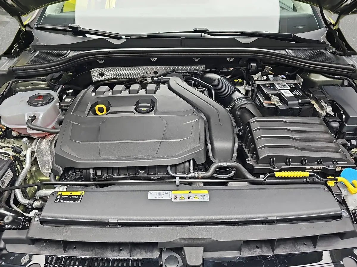 VW GOLF VIII 1.5 TSI ACTIVE NAVI LED M+S