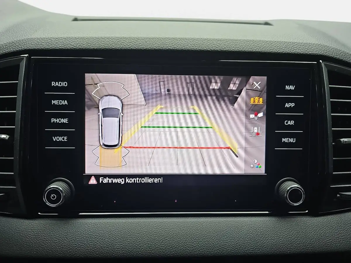 SKODA KAROQ 2.0 TDI DSG SELECTION LED AHK KAMERA