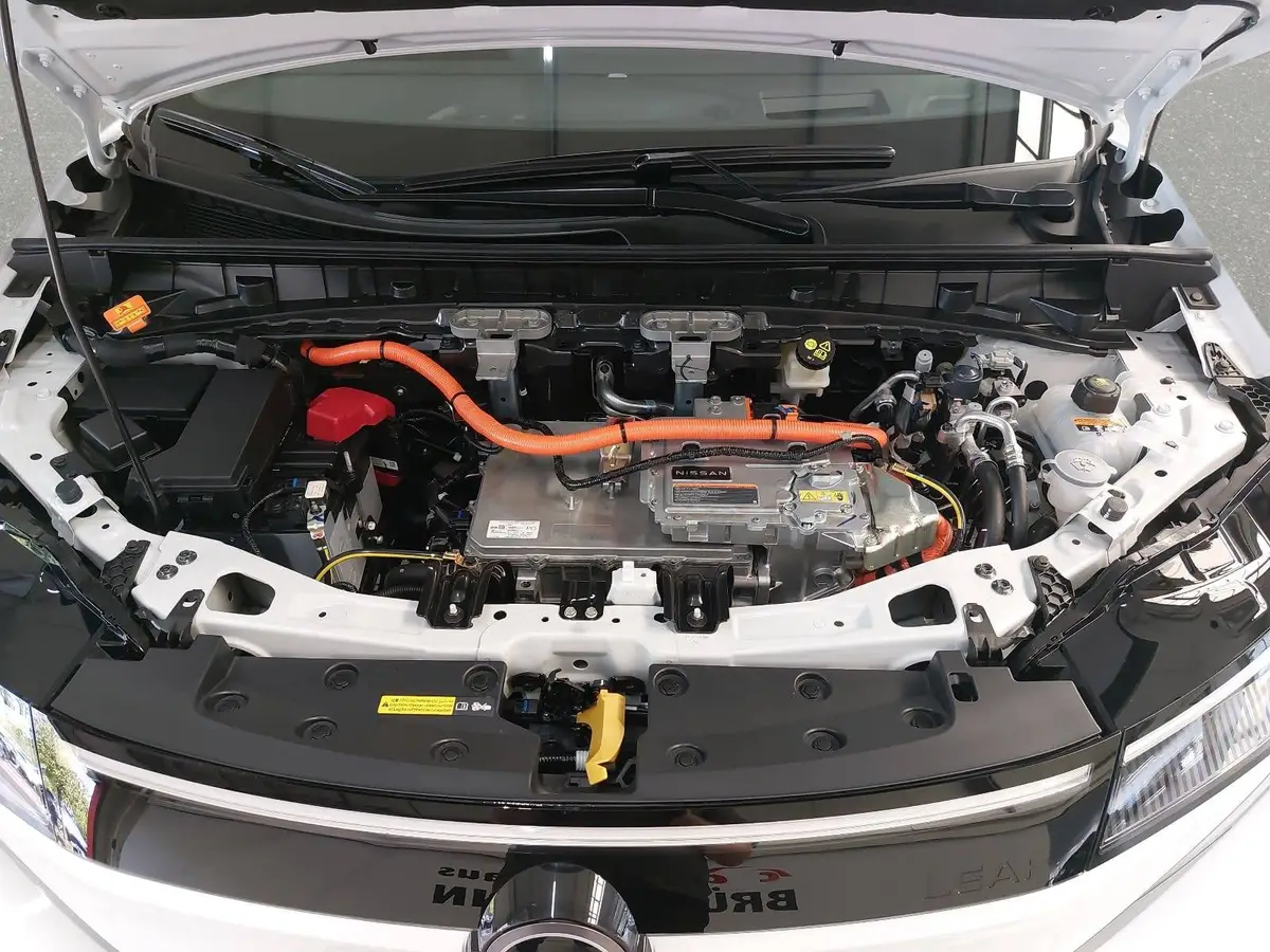 NISSAN LEAF 75KWH MY26 ADVANCE 2-FARBEN VEHICLE-TO-LOAD