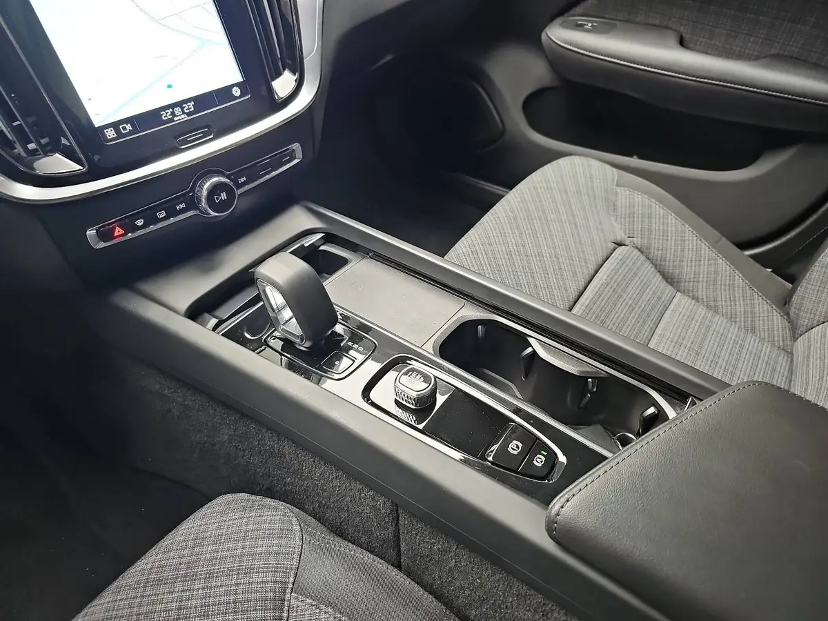 VOLVO S60 B4 AUTO. CORE NAVI LED GOOGLE KAMERA LM17