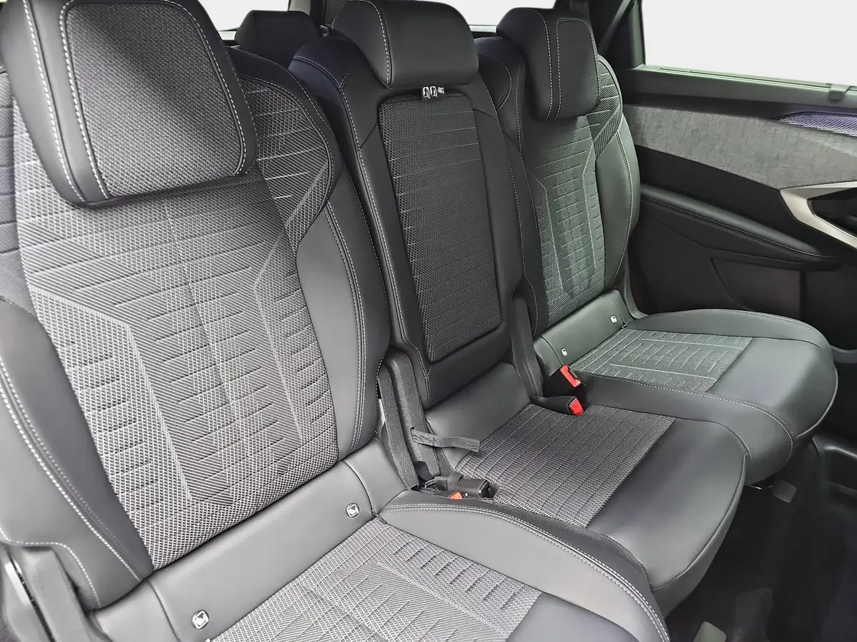 PEUGEOT 5008 1.2 HYBRID 145 E-DSC6 GT KLIMA LED 7-S DAB 360° AH