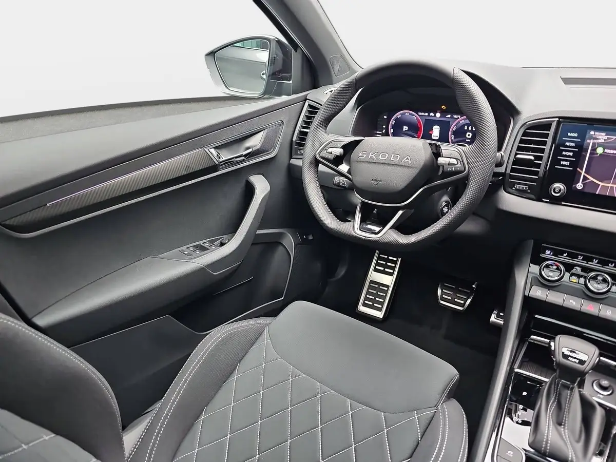 SKODA KAROQ 2.0 TSI DSG SPORTLINE 4X4 AHK PANO