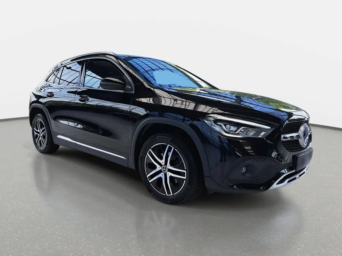 MERCEDES-BENZ GLA 200 D DCT PROGRESSIVE NAVI LED
