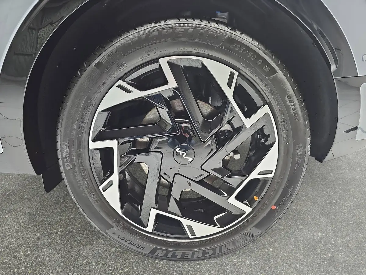 KIA SPORTAGE 1.6T PLUG-IN-HYBRID AUTO. GT-LINE SCHW.DACH DRIVEWISE GLASDACH SOUND