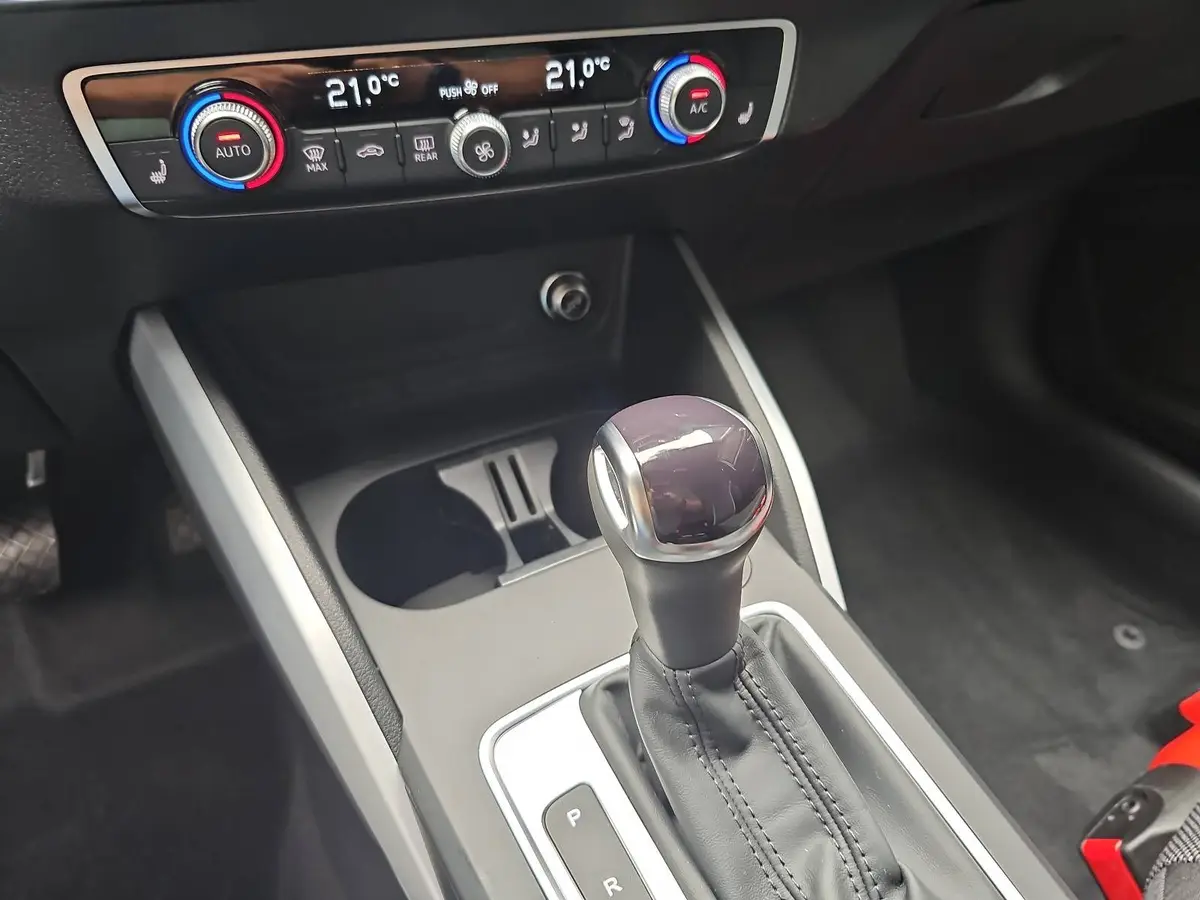 AUDI Q2 35 TFSI S-TRONIC S LINE NAVI LED KLIMAAUTO EL.HEC