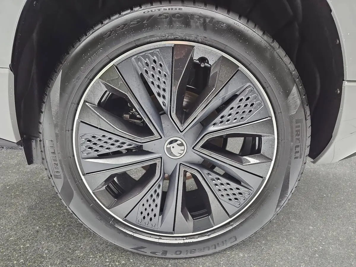 SKODA KAROQ 2.0 TSI DSG SPORTLINE 4X4 NAVI LED ACC WINTER KAME