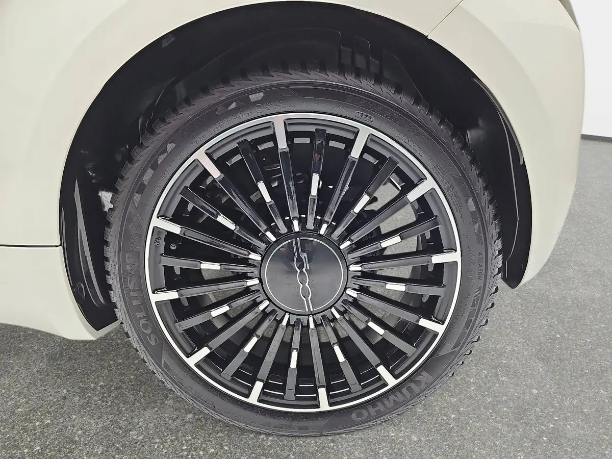 FIAT 500E ELEKTRO 42 KWH 3+1 ICON NAVI KLIMA DAB APPLE/ANDROID LM