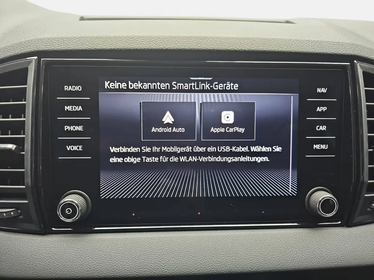 SKODA KAROQ 1.5 TSI DSG 130 JAHRE LED KLIMAAUTO SMARTLINK PDC 