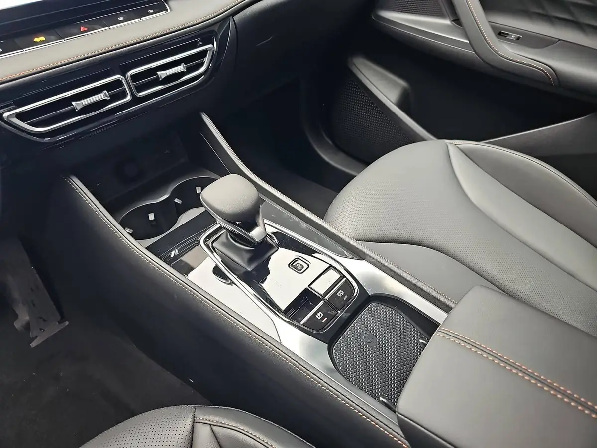 MG HS 1.5 HYBRID+ MY25.5 LUXURY LEDER 360-GRAD-KAMERA 19-ZOLL-LM