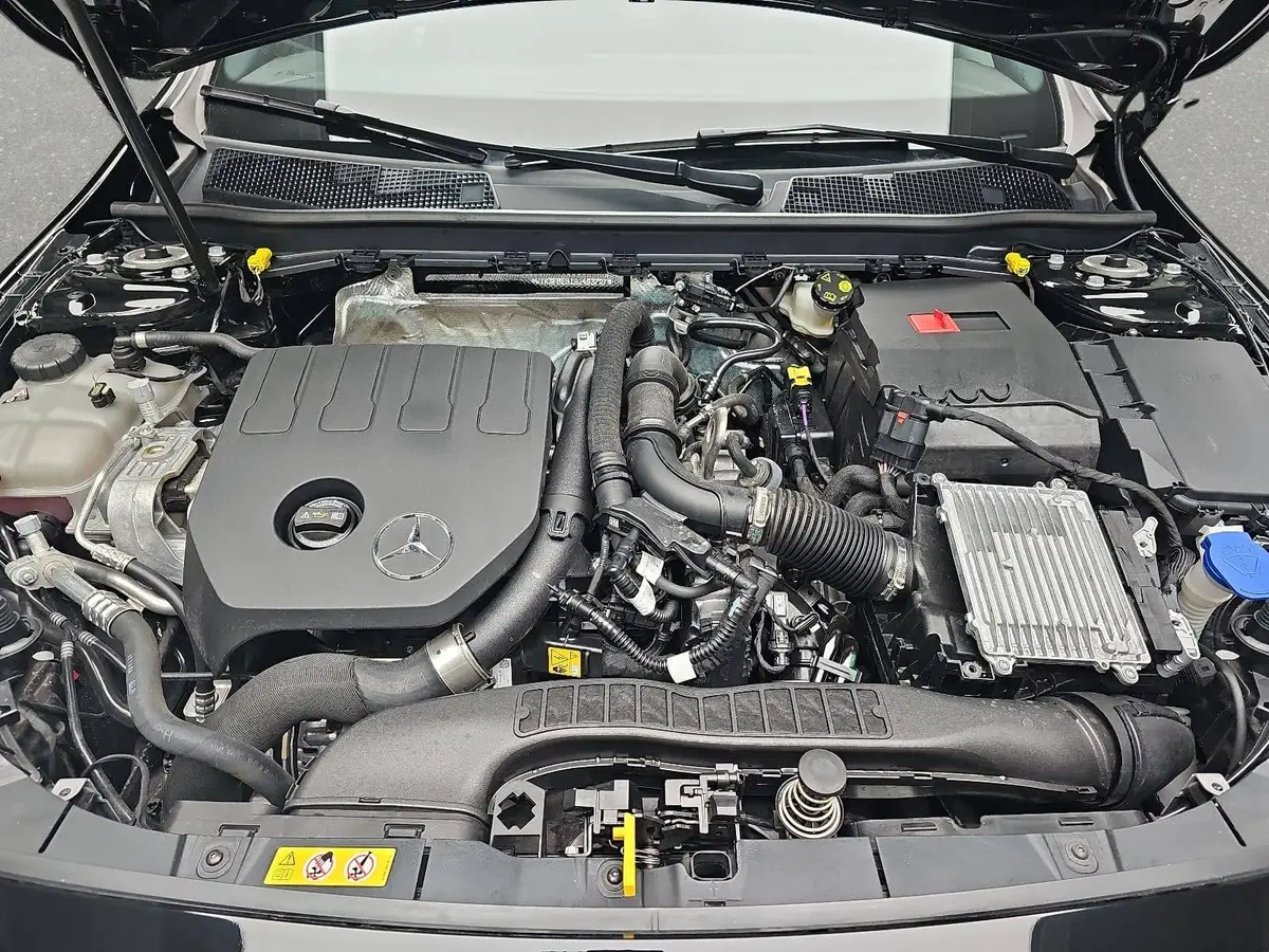 MERCEDES-BENZ A 180 DCT AMG LINE NAVI LED MBUX WINTER KAMERA LM18