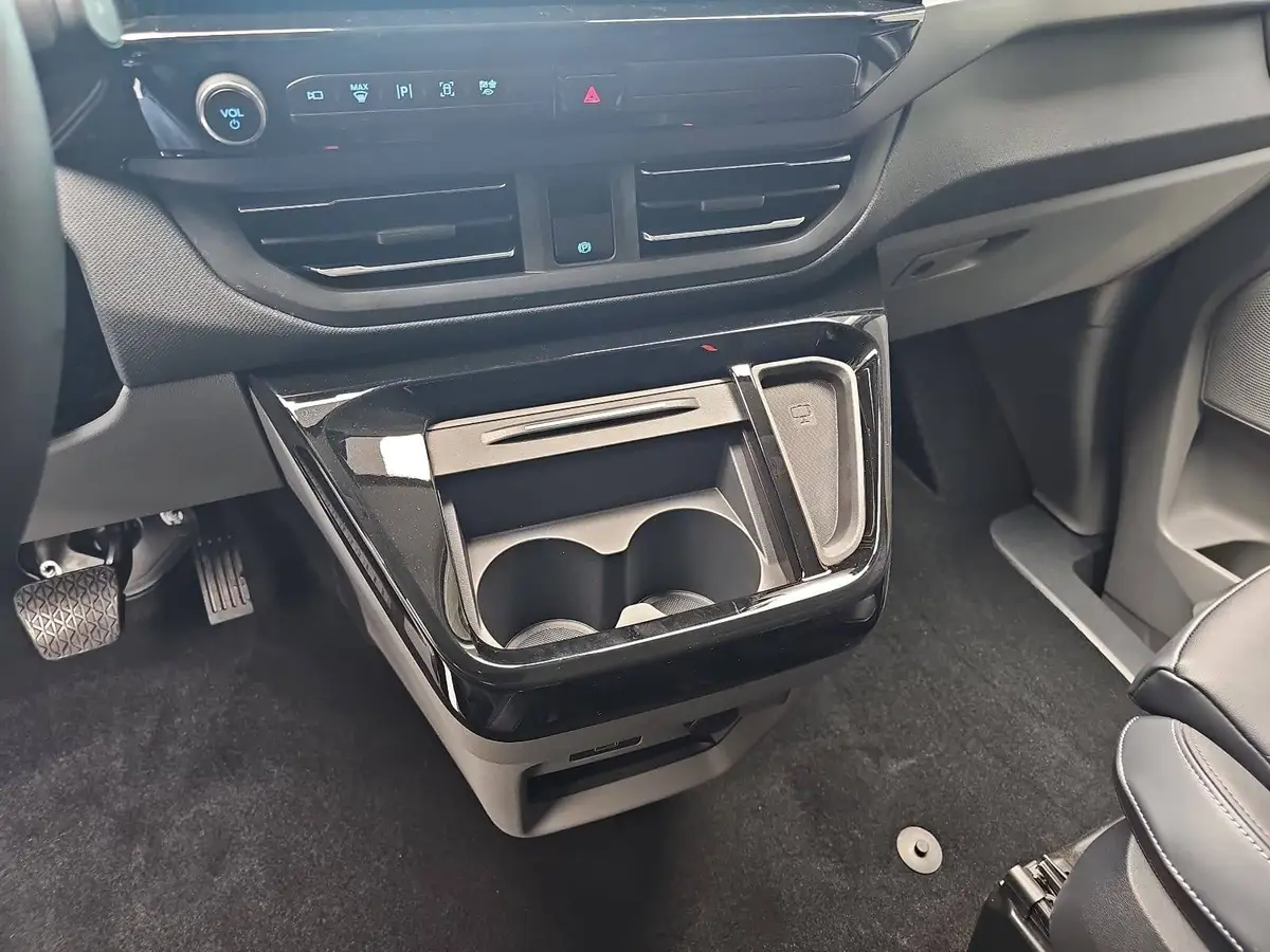 FORD TOURNEO CUSTOM 2.0 ECOBLUE AUTO. L1 TITANIUM X NAVI LED AHK