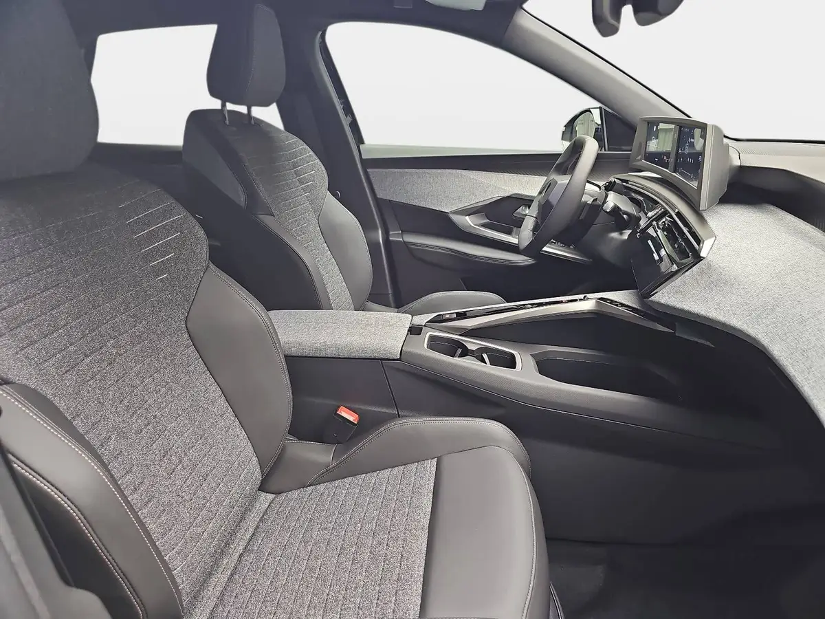 PEUGEOT 3008 1.2 HYBRID 145 E-DSC6 ALLURE LED WINTER AHK LM