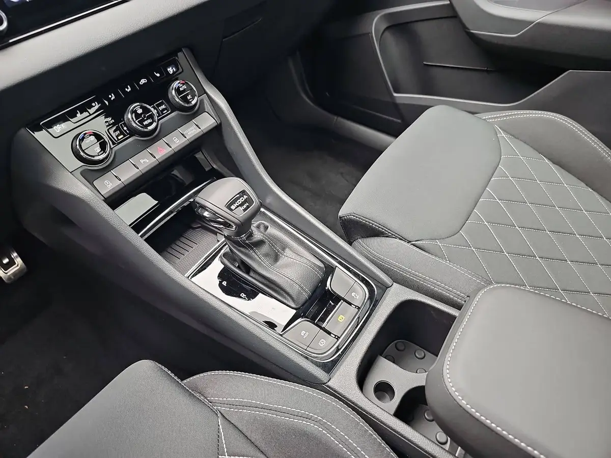 SKODA KAROQ 2.0 TDI DSG SPORTLINE 4X4 NAVI LED
