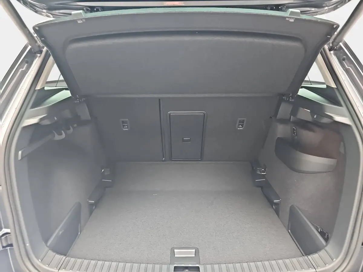 SKODA KAROQ 2.0 TDI DSG DRIVE NAVI LED AHK LM