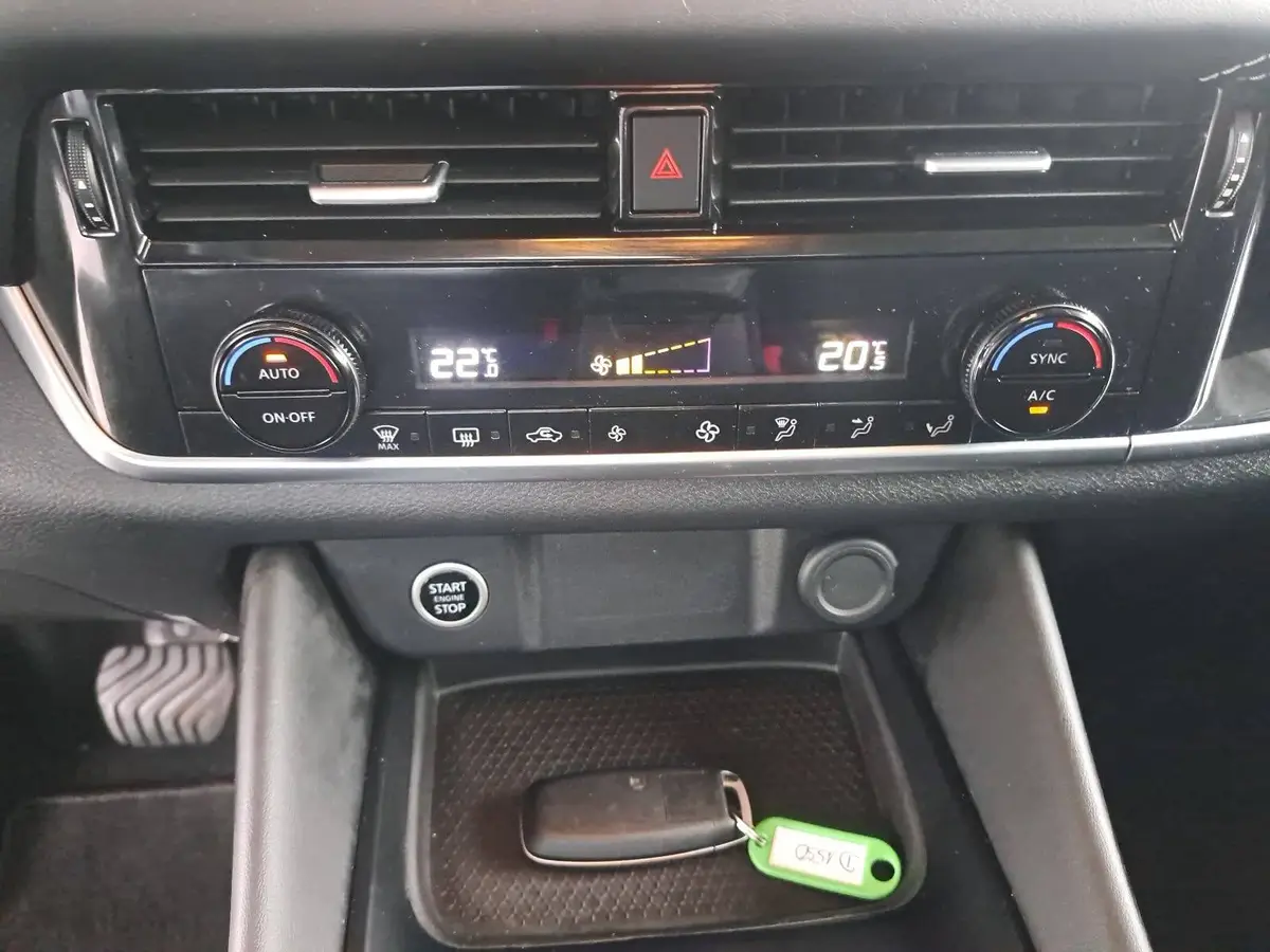 NISSAN QASHQAI 1.3 DIG-T XTRONIC N-CONNECTA PANORAMA