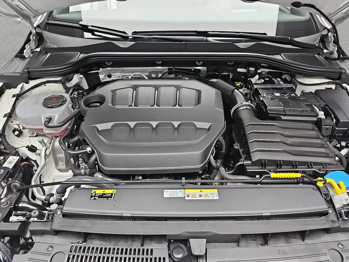 VW GOLF VIII 2.0 TSI DSG GTI NAVI LED HUD ACC DCC PANO BLA