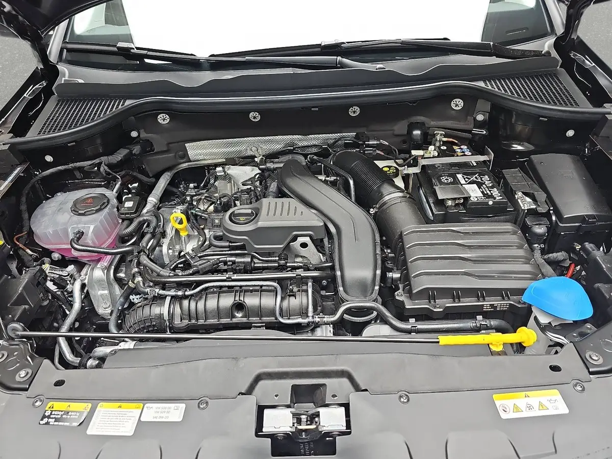 SKODA KAROQ 1.5 TSI DSG SELECTION NAVI LED ACC WINTER KAMERA A