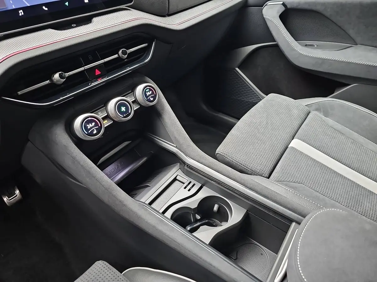 SKODA KODIAQ 2.0 TDI DSG SPORTLINE 4X4 NAVI LED ACC PANO 7S AHK