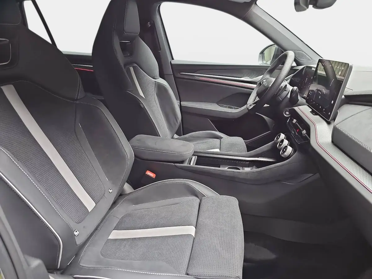 SKODA KODIAQ 2.0 TDI DSG SPORTLINE 4X4 NAVI LED ACC PANO 7S AHK