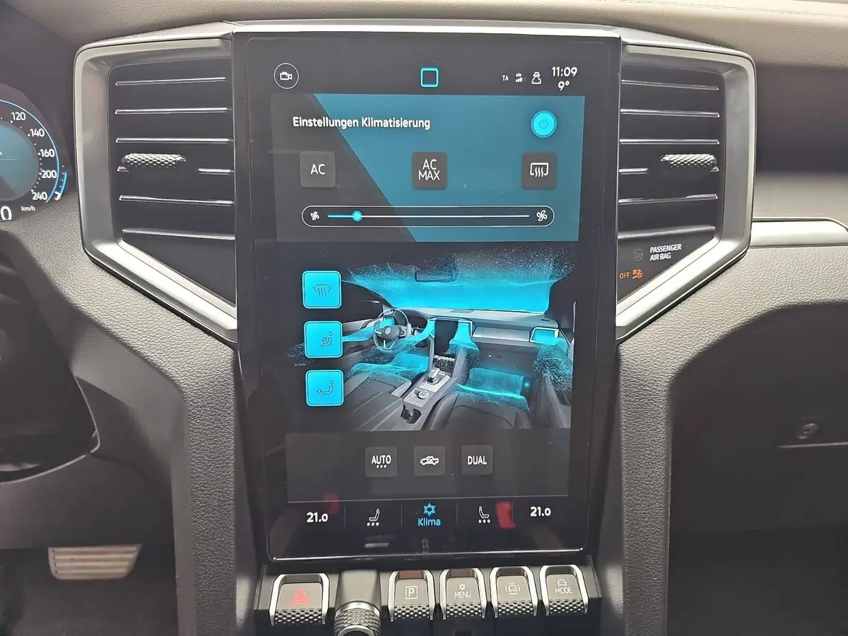 VW AMAROK 3.0 TDI AUTO. DOKA AVENTURA 4M NAVI LEDI AHK LM21