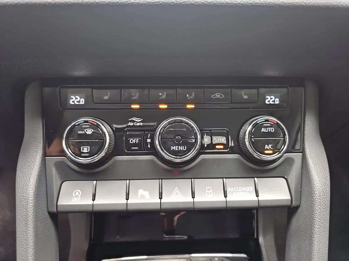 SKODA KAROQ 1.5 TSI DSG FAMILY LED KAMERA LM17