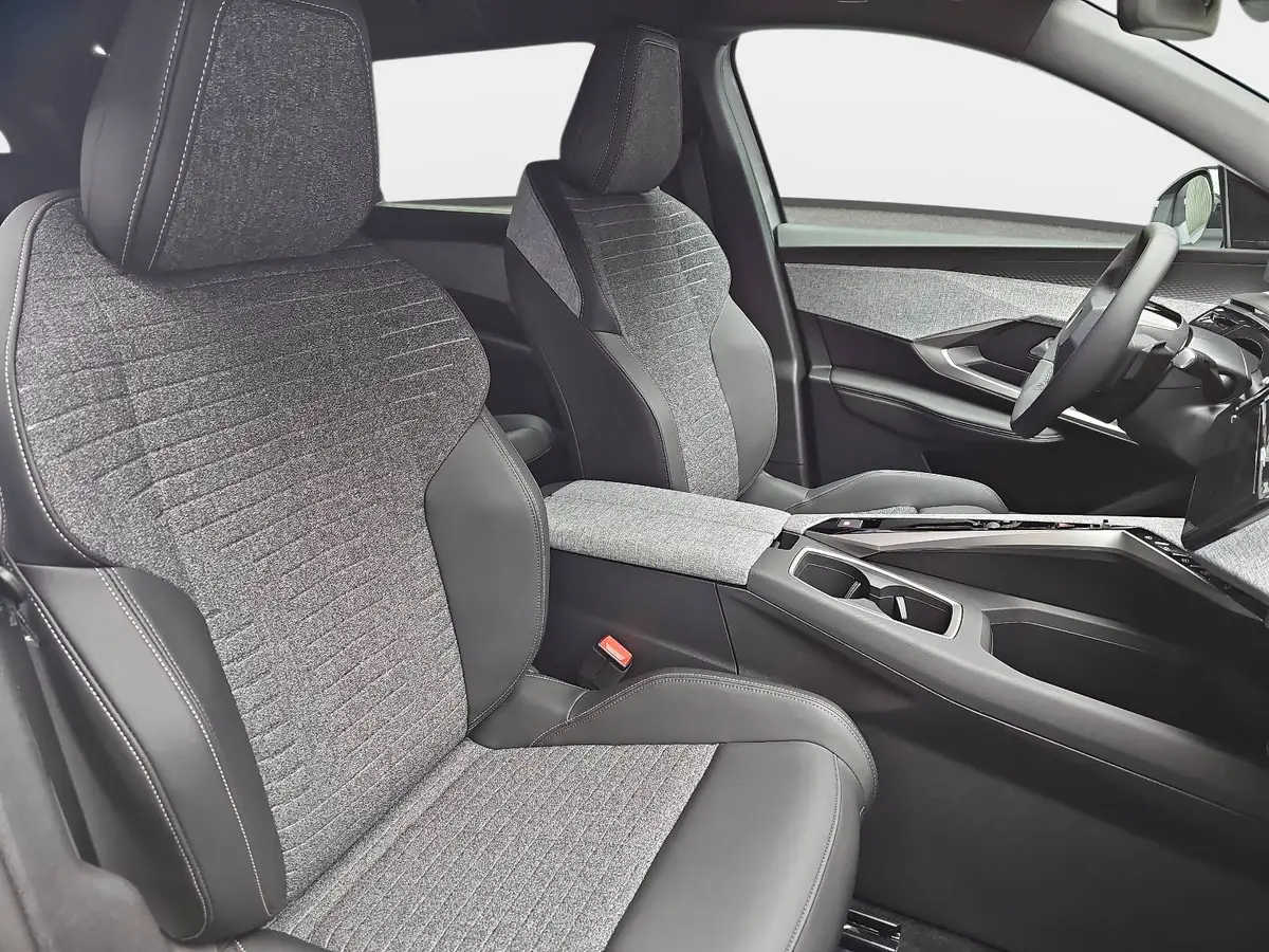 PEUGEOT 5008 1.2 HYBRID 145 E-DSC6 ALLURE KLIMA LED 7-S DAB 360