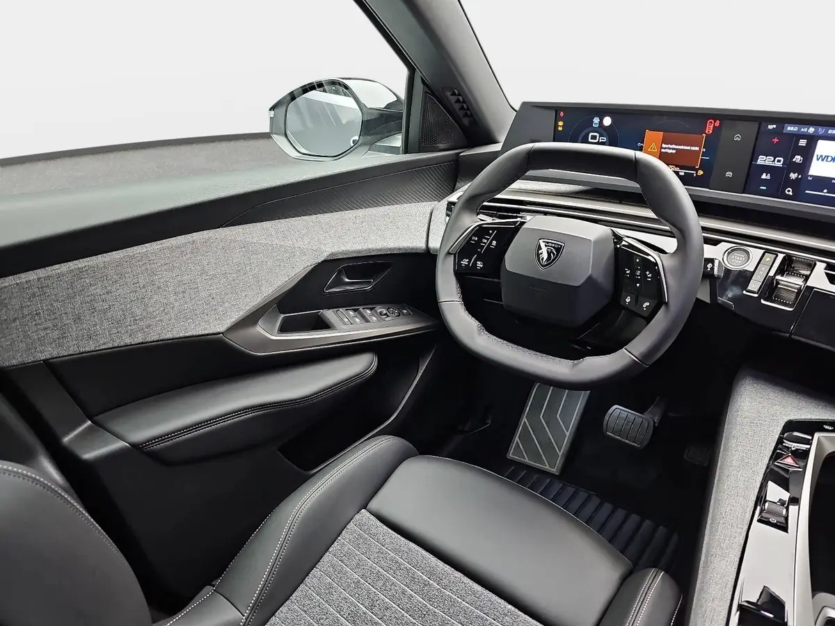 PEUGEOT 5008 1.2 HYBRID 145 E-DSC6 ALLURE KLIMA LED 7-S DAB 360