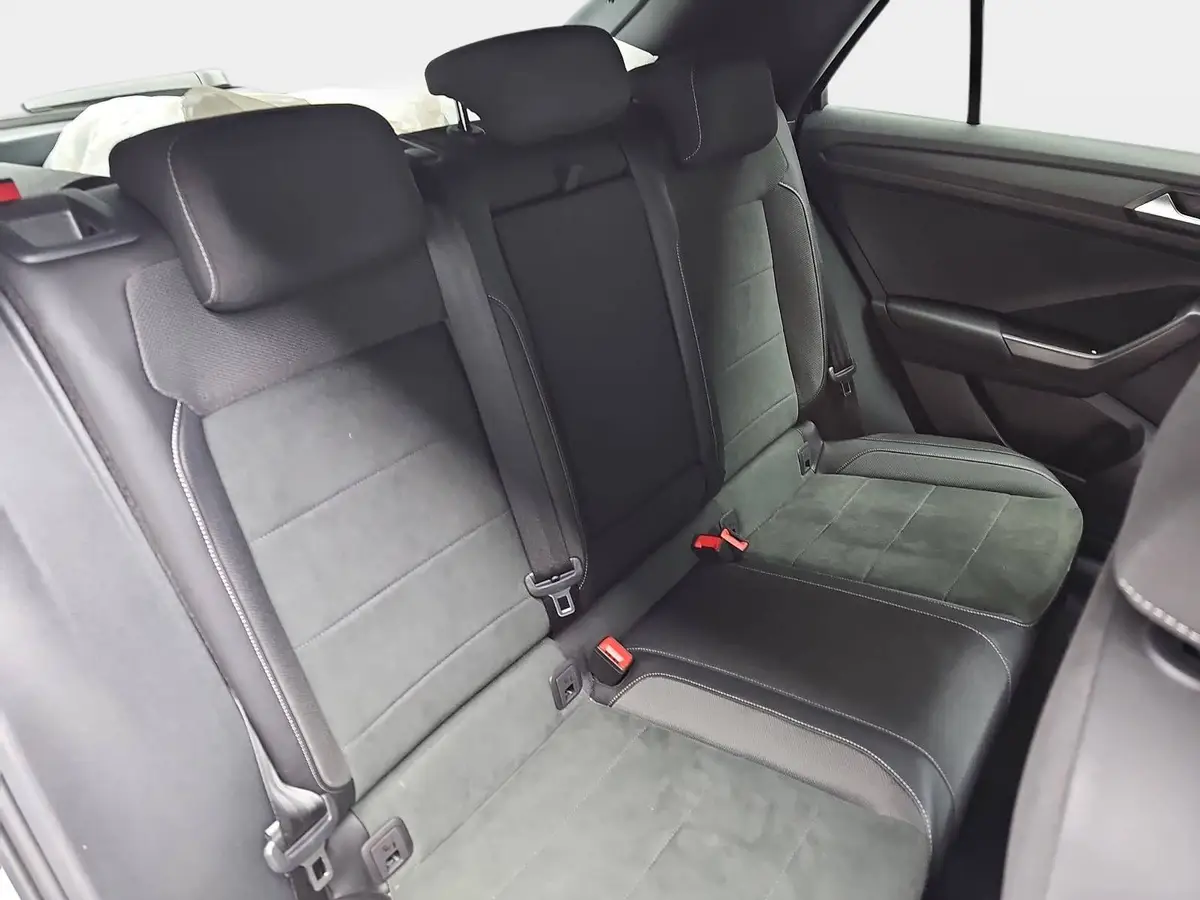 VW T-ROC 1.5 TSI DSG R-LINE NAVI KLIMA LED KAMERA WINTER AH