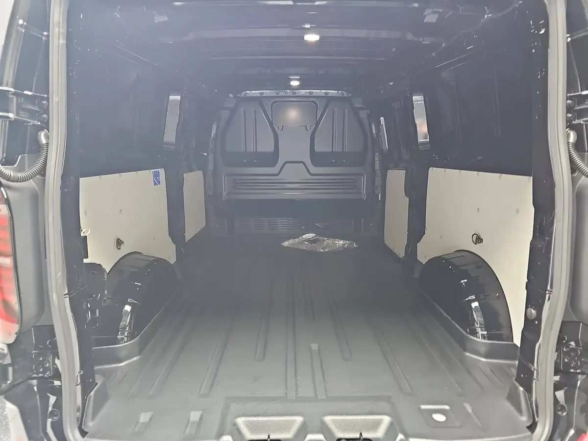VW T7 TRANSPORTER 2.0 TDI DSG KASTEN L2H1 LED